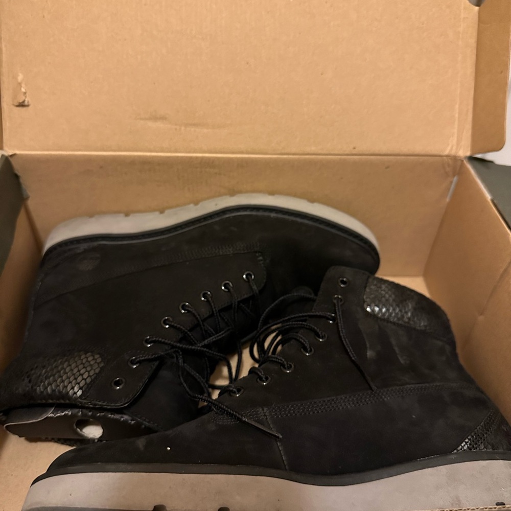 Black women timberland’s size 8.5